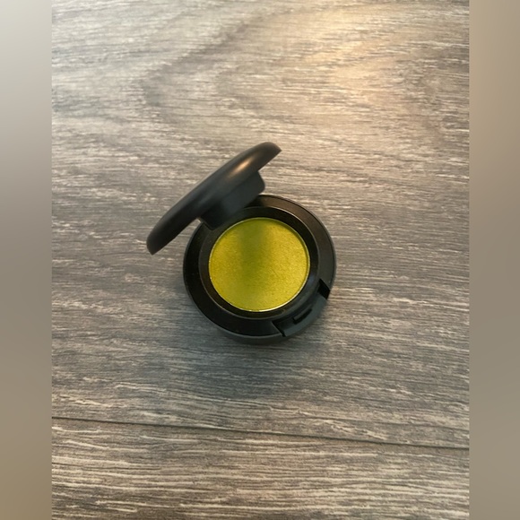 MAC Long Wearing 8 Hours Highly Pigmented Pressed Eyeshadow- Eyepopping /Satin - Picture 2 of 7